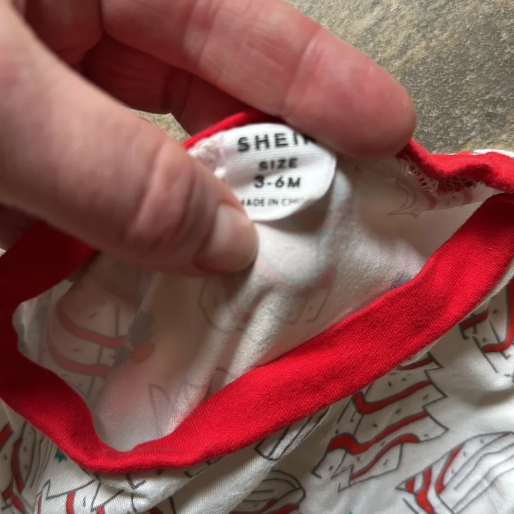 Christmas onesies - matching twin set - size 3-6 months - Picture 4 of 4